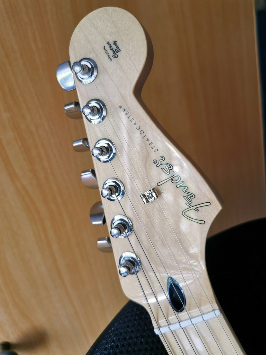 ¿Diferencia fender player vs fender american performer? Guitarras
