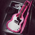 Epiphone Yungblud SG Junior signature, minimalista guitarra basada en la Gibson del 64 del músico británico