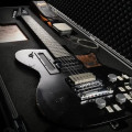Manson Matthew Bellamy Signature Black Edition, la guitarra de "Time is Running Out" de Muse