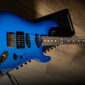 La nueva Jake E Lee Pro-Mod Signature en Blue Burst es una versión más asequible de su Charvel USA