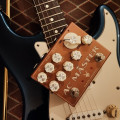 El pedal Tsakalis Audioworks AC Master combina los sonidos de un AC30 y un Range Master al estilo Brian May