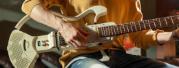 Mogabi V3: una nueva versión eléctrica de su guitarra plegable con amplificador y grabadora incorporadas