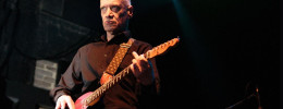 La forma de tocar de Wilko Johnson: 5 claves de su estilo único