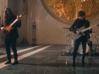 Polyphia estrenan el single "Playing God" y nuevas guitarras Ibanez con cuerdas de nylon