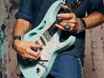 DiMarzio anuncia la nueva pastilla Steve Vai Signature UtoPIA Blue Powder