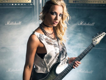 De Alice Cooper a Demi Lovato: el cambio de registro de Nita Strauss