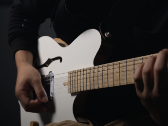 Vecnå, la guitarra hecha con muebles viejos de IKEA