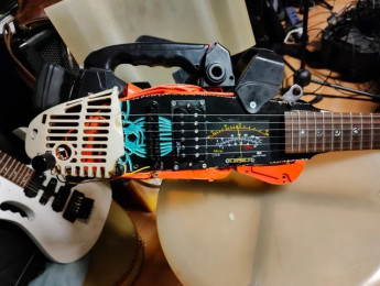 La "guitarra motosierra asesina" es real, existe y está en la compraventa de Guitarristas