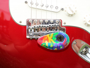 RoughGauge Jake Blade: una placa metálica que sustituye la palanca de vibrato