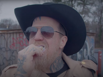 Brent Hinds de Mastodon, protagonista del anuncio de amplis más divertido que hemos visto