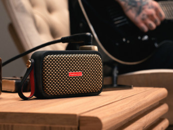 Positive Grid encoge aún más su ampli de práctica con el diminuto Spark GO de 5 W