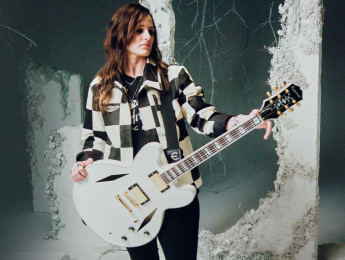 Epiphone “White Wolfe” Sheraton, la signature de Emily Wolfe, ahora en color blanco