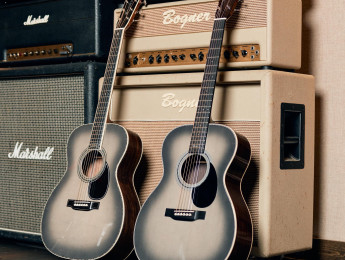 Martin y John Mayer celebran 20 años de colaboración con dos exclusivas acústicas plateadas