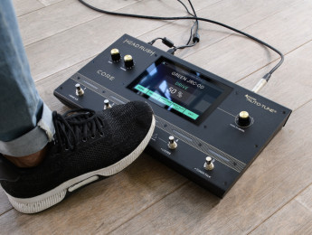 Headrush Core, una versión compacta de la Headrush Prime, también con clonado de amplis y Auto-Tune