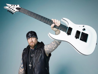 B.C. Rich anuncia el primer modelo signature para el guitarrista Andy James de Five Finger Death Punch