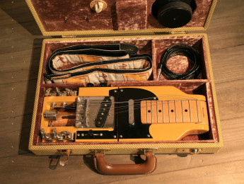 Un artesano japonés fabrica guitarras y bajos plegables que caben en un maletín con ampli incorporado