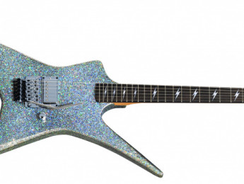 La Kramer Lzzy Hale Voyager con acabado de purpurina es la primera signature de la marca para una mujer