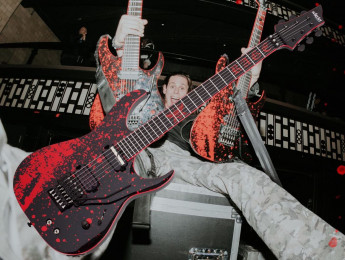 Schecter Sullivan King Banshee signature de 6 y 7 cuerdas para el guitarrista y DJ que combina Metal y EDM