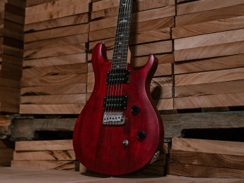 PRS SE CE 24 Standard Satin, con un precio de 577 €, es la guitarra más asequible de su catalogo