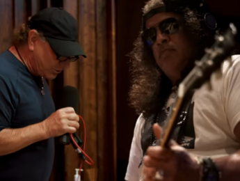 Slash feat. Brian Johnson: "Killing Floor" de Howlin' Wolf