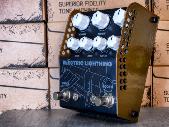 ThorpyFX Electric Lightning, un pedal de overdrive/booster con válvula diseñado en colaboración con Chris Buck