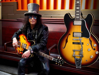 El precio de la Gibson Slash 1963 ES-335 Collector’s Edition incluye un concierto con Slash y su banda