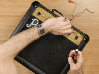 Reparando un ampli de guitarra