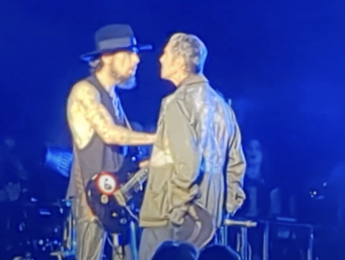 Dave Navarro, agredido en el escenario por su propio compañero en Jane's Addiction, Perry Farrell