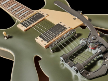 Harley Benton HB-35Plus Tremolo Olive Drab, la popular guitarra estilo 335, ahora con vibrato tipo Bigsby