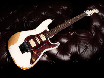 Charvel Super-Stock SC-1 Aged Arctic, una Super Strat con acabado relic y pastillas DiMarzio