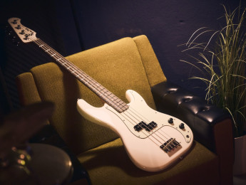 Harley Benton PB-62, un bajo de estética Precision (pero con algunas modernidades) por debajo de 200 euros