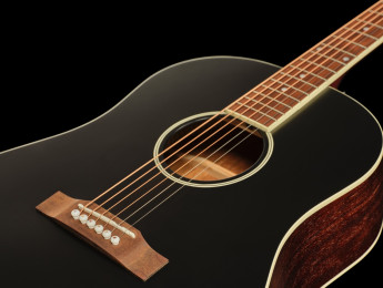 Harley Benton lanza la HBJ-45E SBK: una acústica dreadnought con slope shoulder y preamplificador