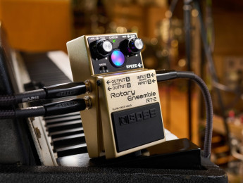 Boss RT-2 Rotary Ensemble: pedal con efectos Leslie y pantalla Led que visualiza la velocidad de rotación