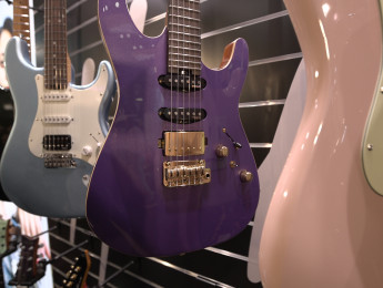 La Harley Benton Signature de Carlos Asensio (Guitarra Viva) y otras de sus novedades en Guitar Summit 2025