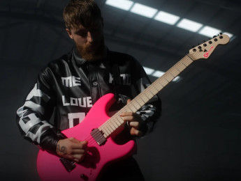Charvel Sean Long Pro-Mod San Dimas: ahora con acabado en rosa chillón por petición de sus fans