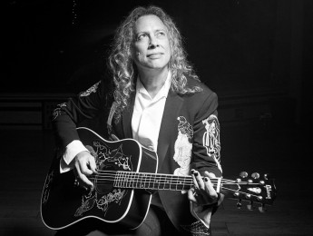 Gibson Custom Kirk Hammett Raven, el guitarrista de Metallica celebra Halloween con una siniestra acústica