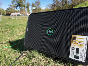 Probamos el Mackie ShowBox: altavoz/mixer con consola extraíble y alimentado con batería