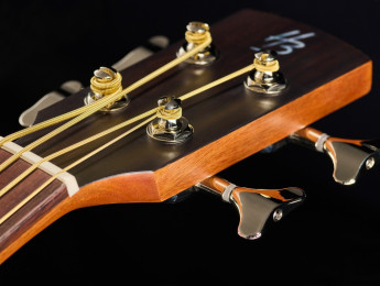 Dos nuevos bajos acústicos con electrónica integrada: Harley Benton CLB-70SRE SBK y CLB-70SRE Mini SBK