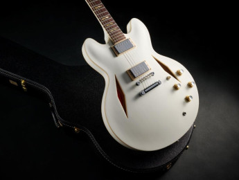 Gibson lanza la Dave Grohl DG-335 del líder de Foo Fighters en edición limitada de 50 unidades en Alpine White