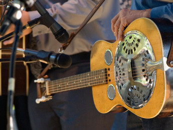 Guitarras resonadoras con mejor relación calidad-precio: 5 opciones bluegrass para ti