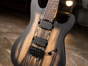Cort KX500 Pale Moon, con tapa de ébano, pastillas Seymour Duncan Sentient y Nazgûl y trastes de acero