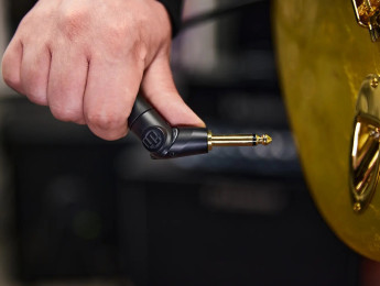 Adam Hall Flipjack, un cable con jack giratorio que pasa de recto a acodado