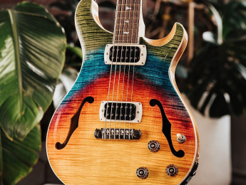 PRS Guitars y Ed Sheeran presentan la nueva SE Hollowbody I Piezo Baritone híbrida acústica-eléctrica