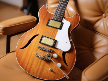 Harmony presenta la Comet Tremolo: una guitarra semi-sólida estilo retro con vibrato y pastillas Gold Foil