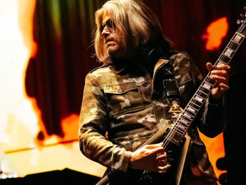 El sonido de guitarra de Adam Jones: suena como Tool con plugins, equipo asequible o material de estudio
