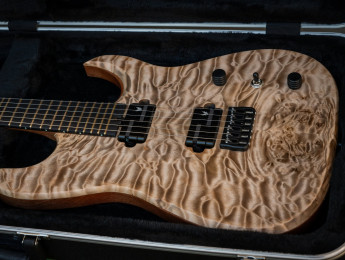 Hufschmid Guitars: guitarra eléctrica microtonal con cuartos de tono hasta el traste 12