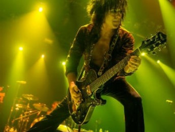 Nueva Knagg signature de Steve Stevens