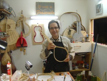 El aprendiz de luthier: presentación del curso y entrevista a Frasco