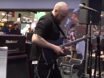 Andy James en el stand de Randall