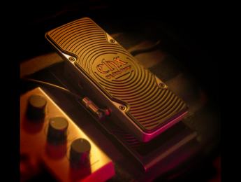 EHX presenta el Pedalboard Cradle
